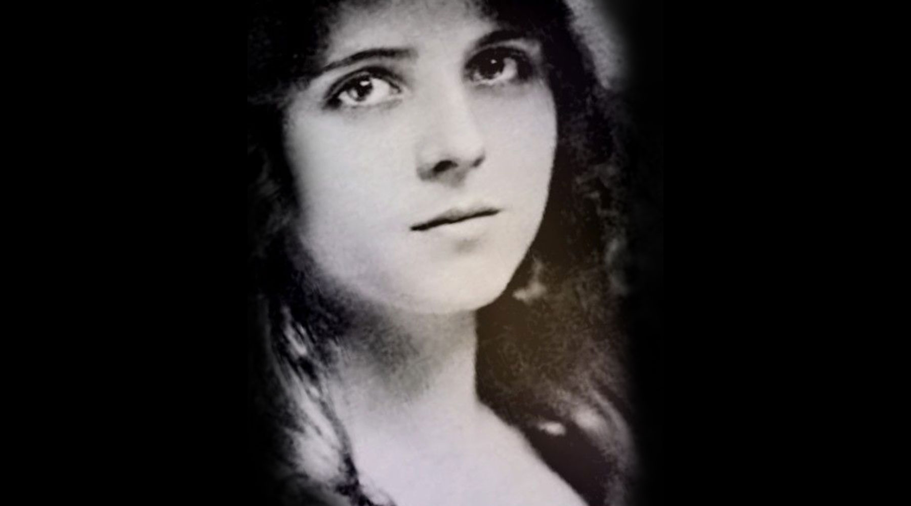Olive Thomas was born poor in Charleroi, Pennsylvania. Olive left school at 15 to help support her family.